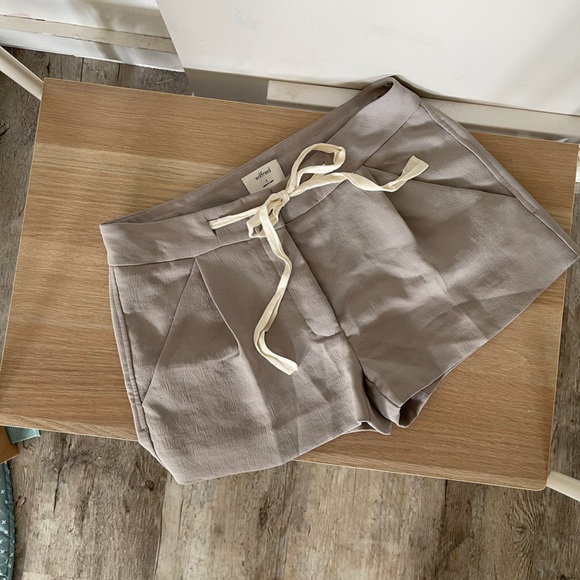 Wilfred Dress Shorts hardly worn size 2 - Picture 1 of 2